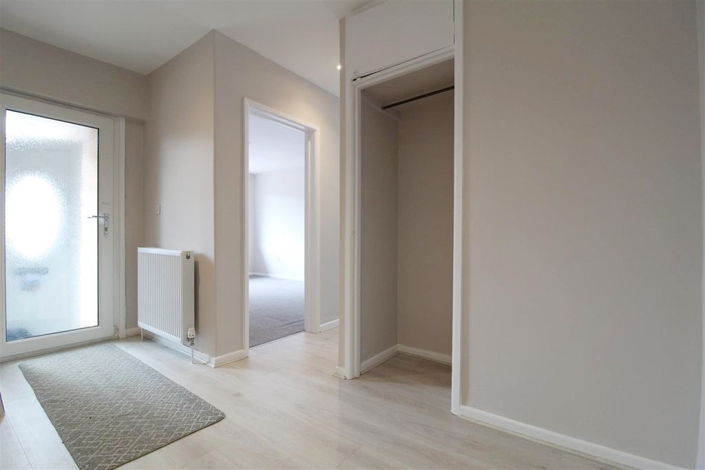 Property photo 2 of 13 Hallway