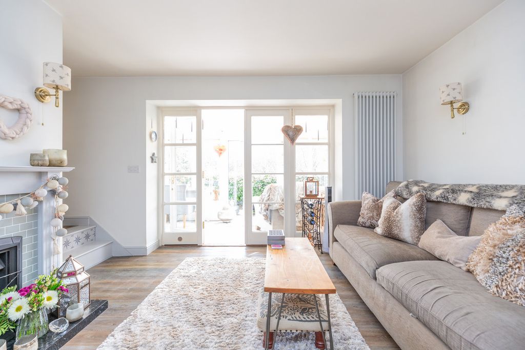 Property photo 3 of 24