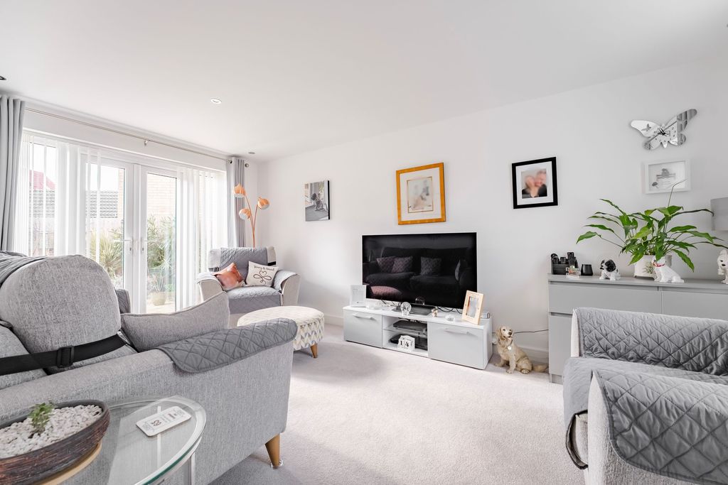 Property photo 2 of 21