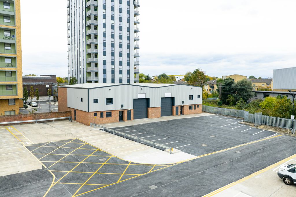 Property photo 1 of 29 Unit 1819External 4.Jpg