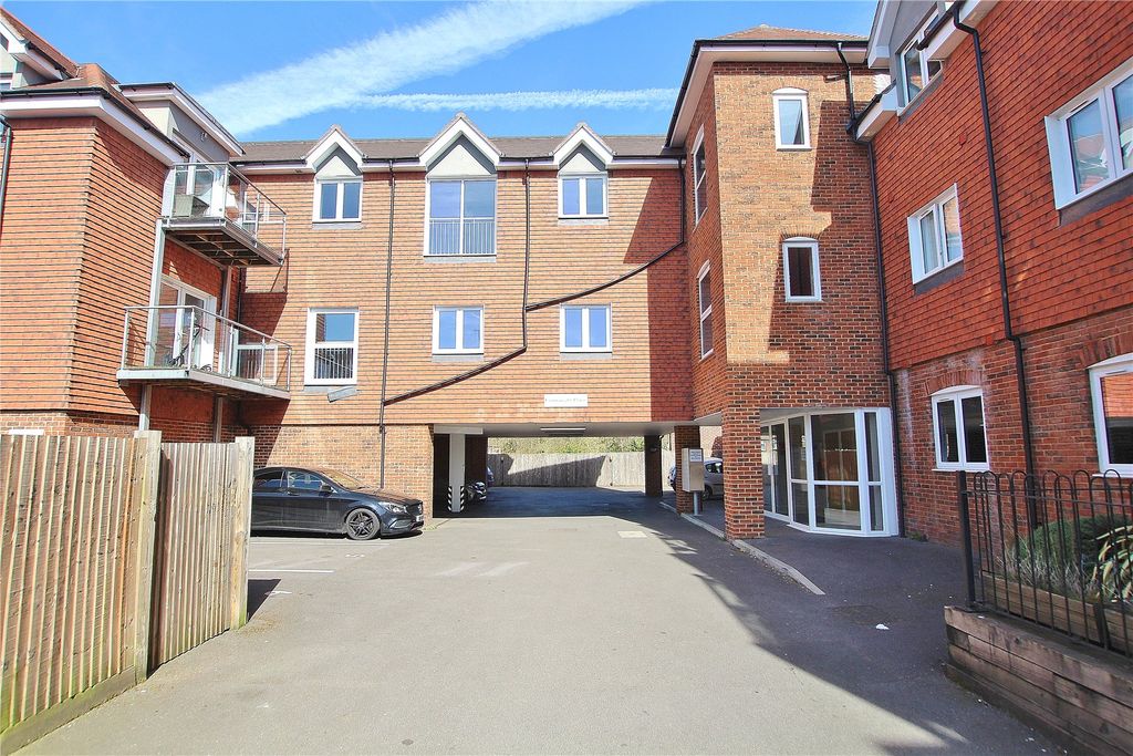 Property photo 1 of 11 Picture No. 12