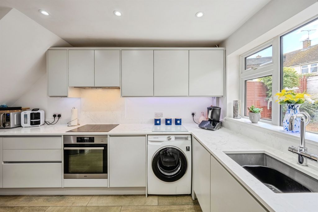 Property photo 2 of 31