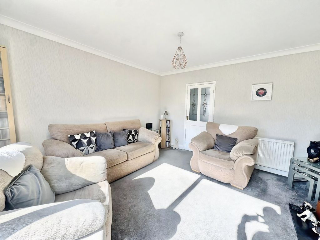 Property photo 3 of 14 Living Room