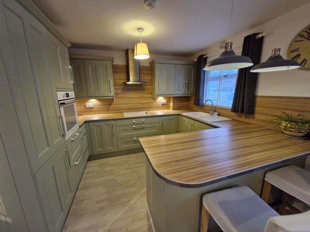 Property photo 2 of 9 Kitchen