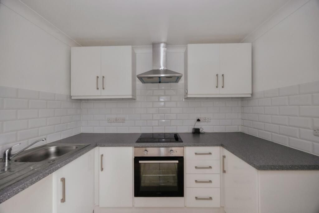 Property photo 3 of 7 Kitchen