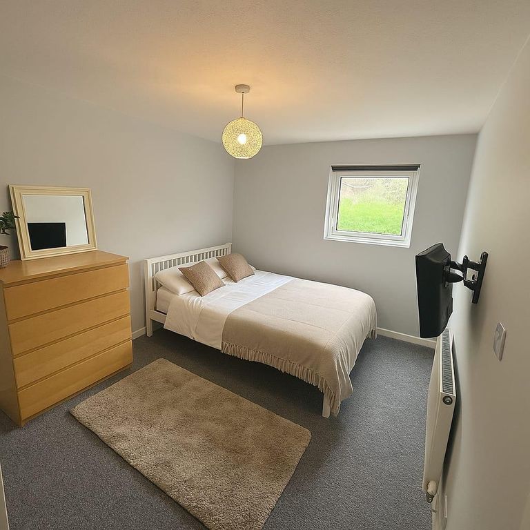 Property photo 2 of 9 Room