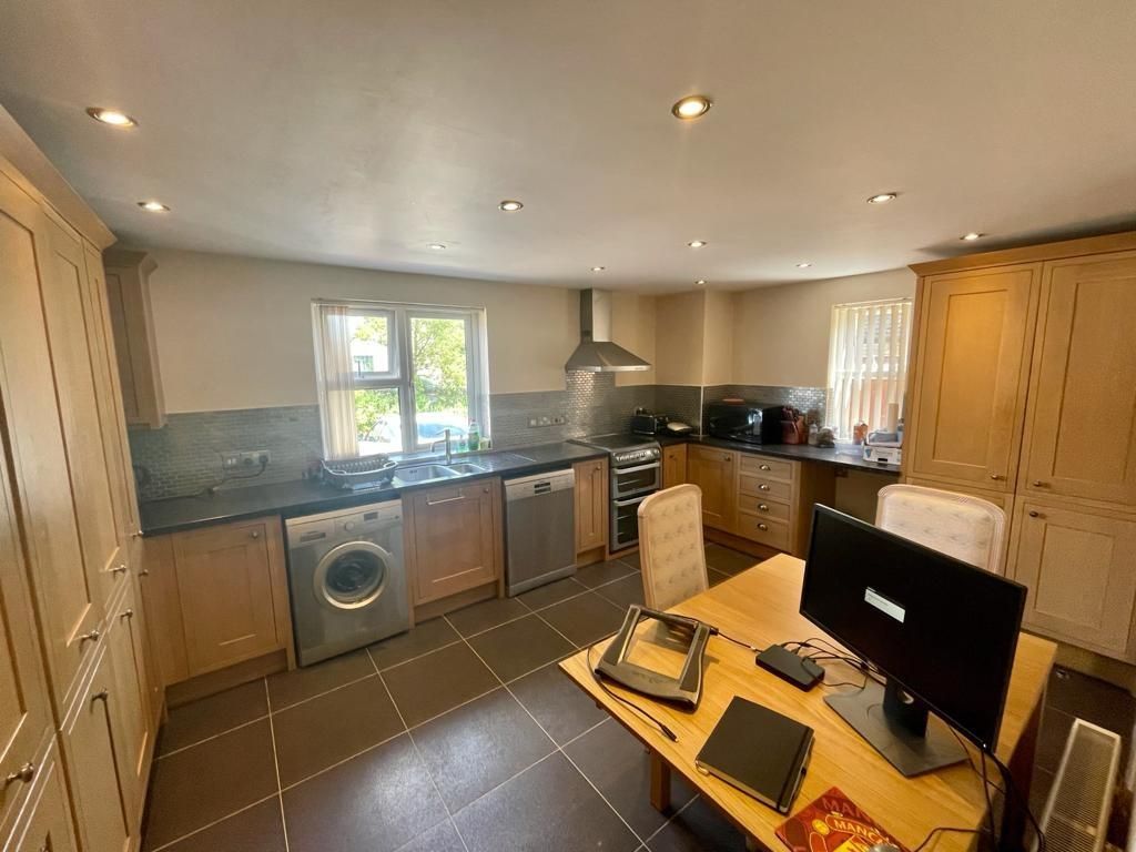 Property photo 3 of 21 Image
