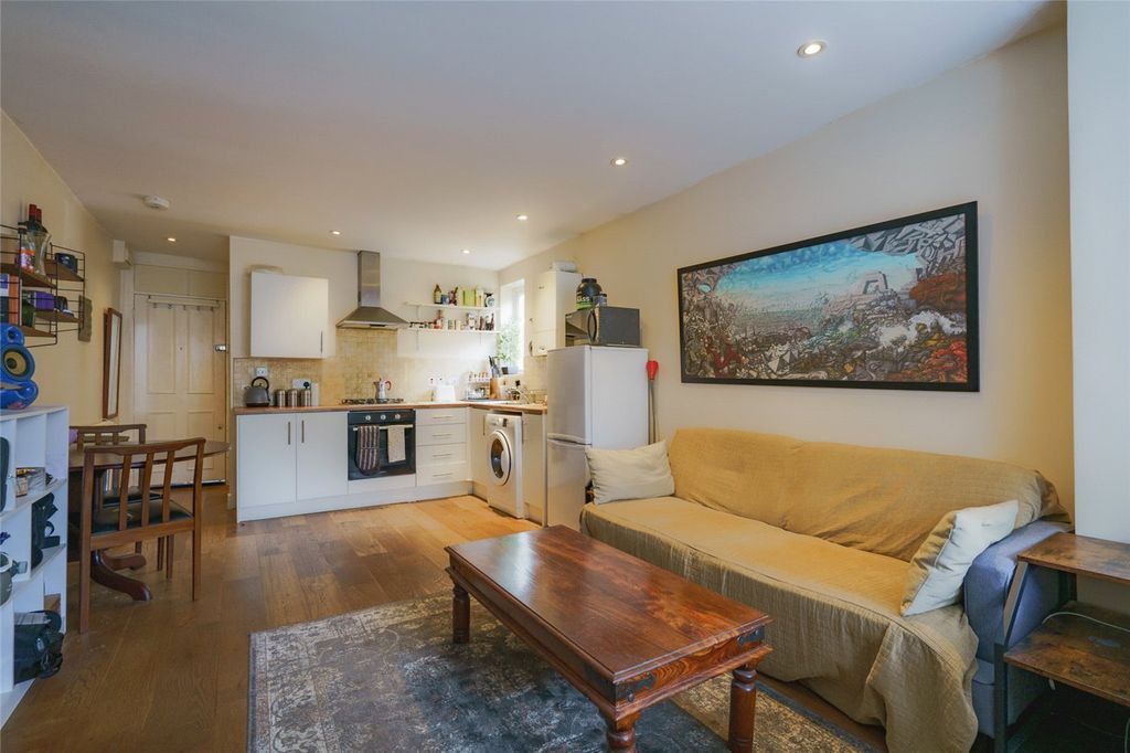 Property photo 1 of 6 Studio