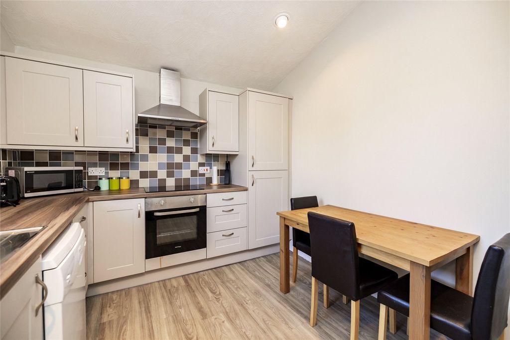 Property photo 2 of 10 Photo 3