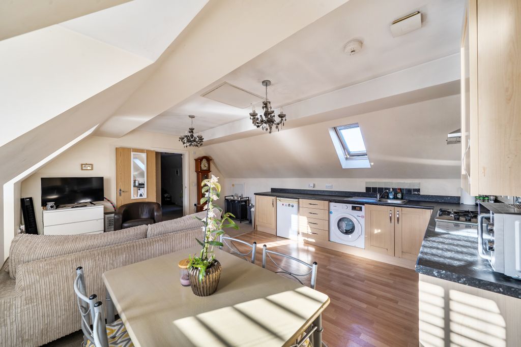 Property photo 3 of 10 15302861