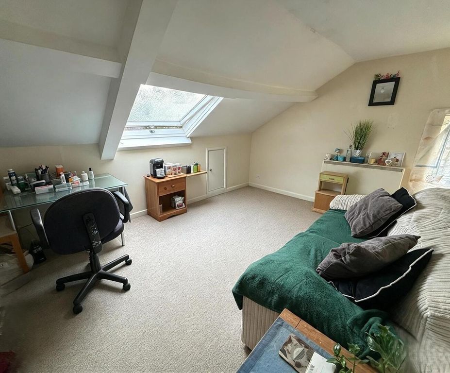 Property photo 1 of 5 Bedroom