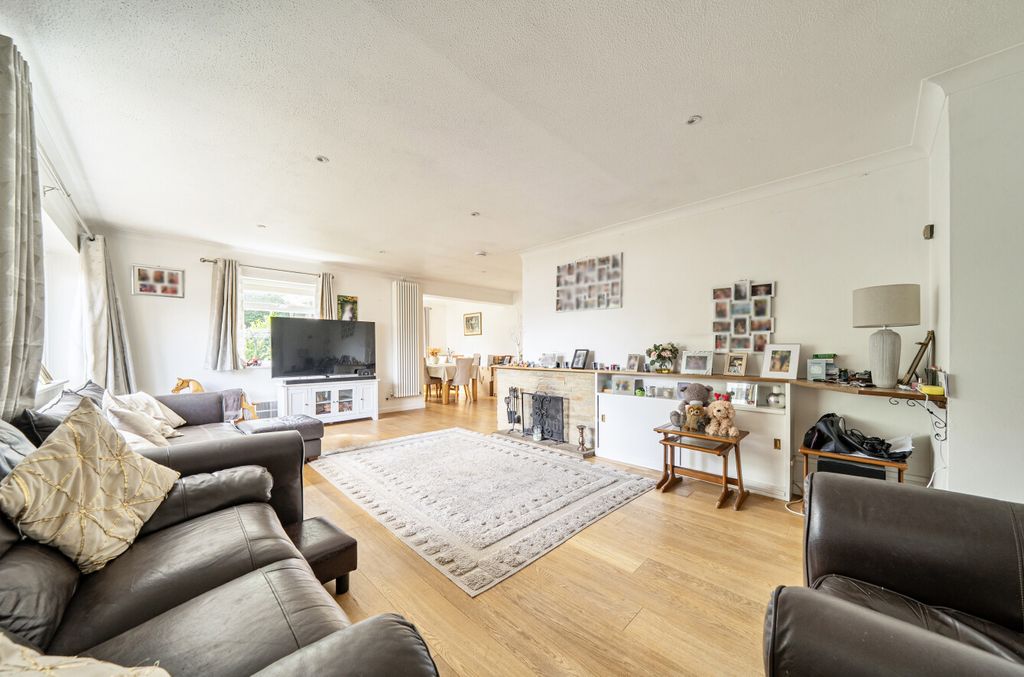Property photo 3 of 32 1468857-12-6A22F9...