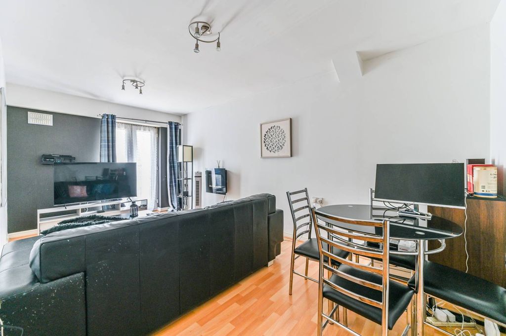 Property photo 3 of 11