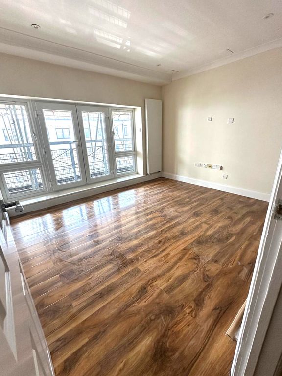 Property photo 3 of 7 Living Room