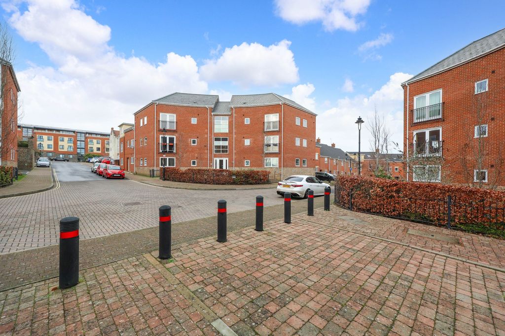 Property photo 2 of 14