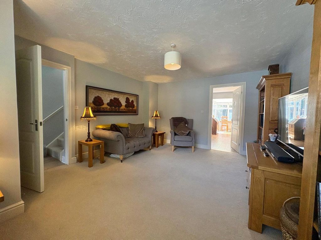 Property photo 2 of 18 Picture No. 26