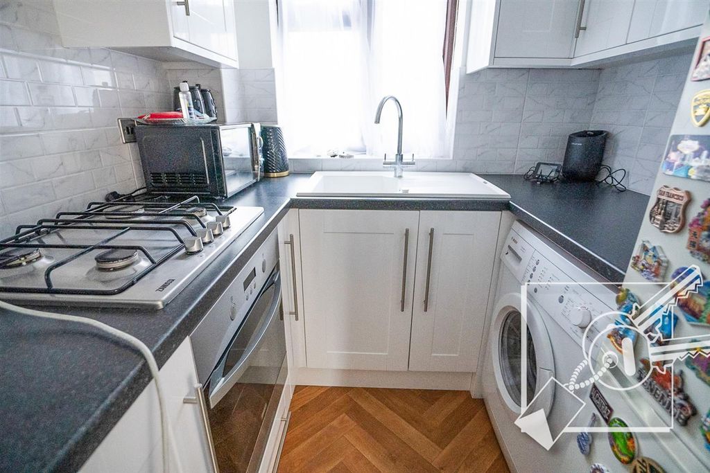 Property photo 2 of 12 Kitchen