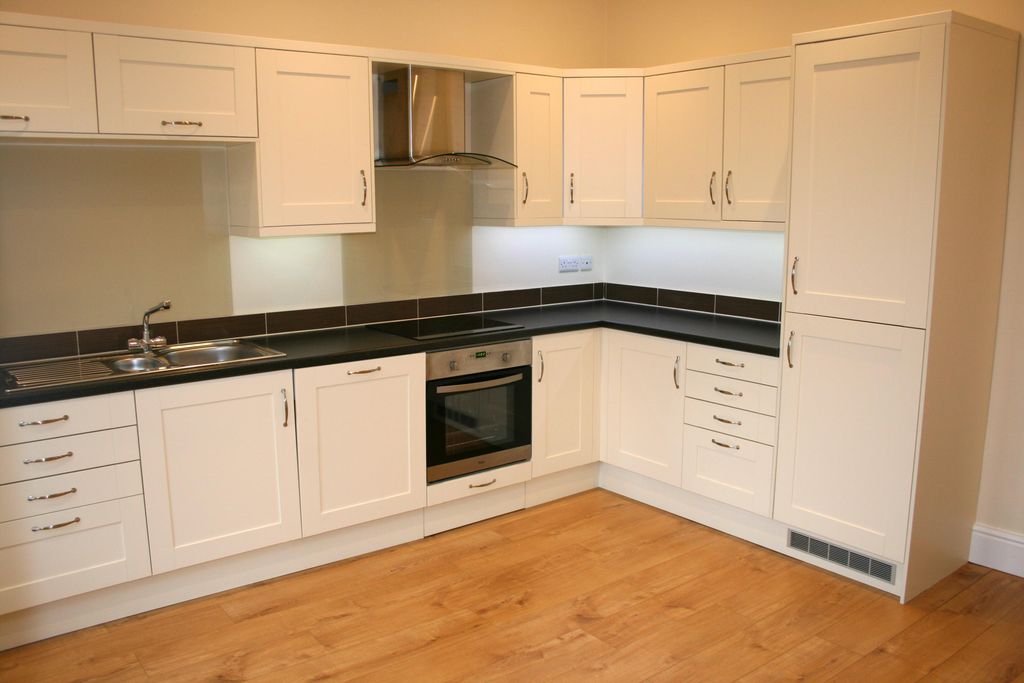 Property photo 2 of 8 Kitchen