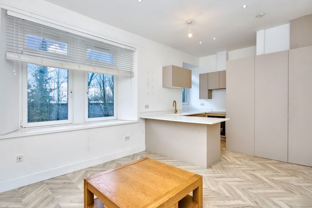 Property photo 3 of 12 4831153