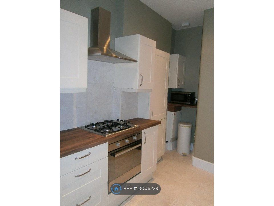 Property photo 2 of 13 Kitchen 2