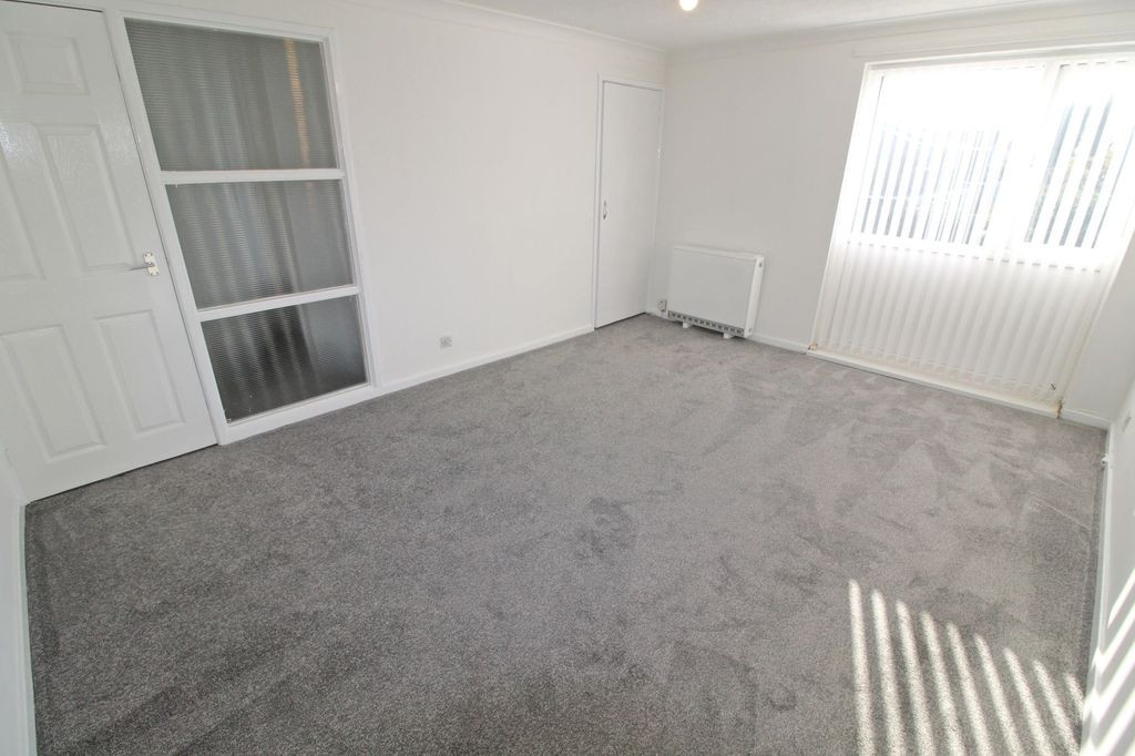 Property photo 2 of 12 Lounge