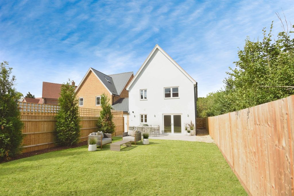 Property photo 2 of 11