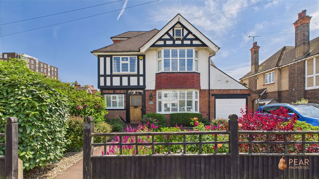 Property photo 1 of 32