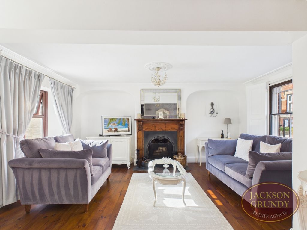 Property photo 3 of 26 High Street