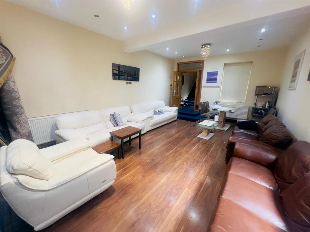 Property photo 2 of 11 2Dd699Fc-7827-4790-84Bd-79009Bbf0750.Jpeg