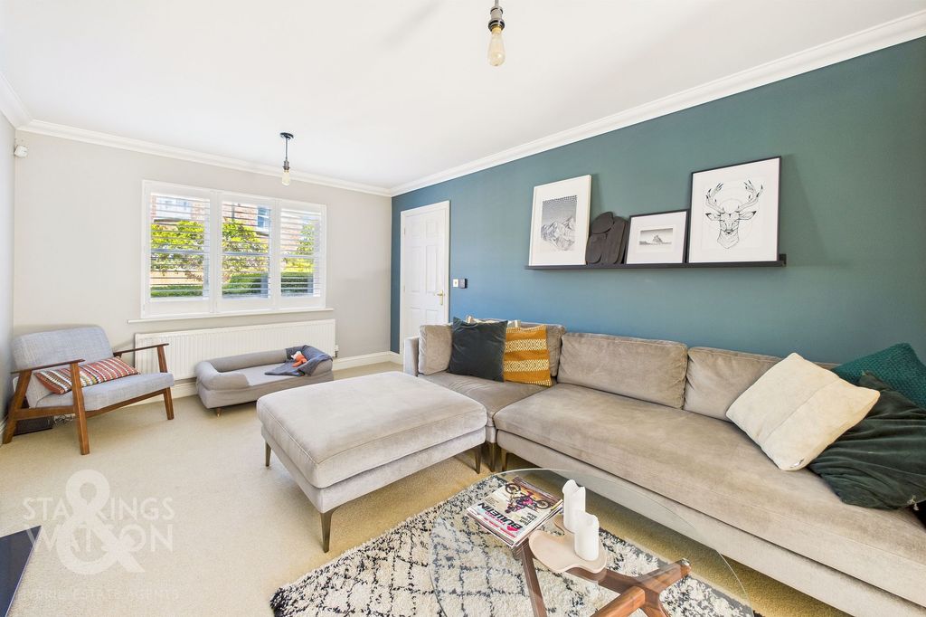 Property photo 2 of 21