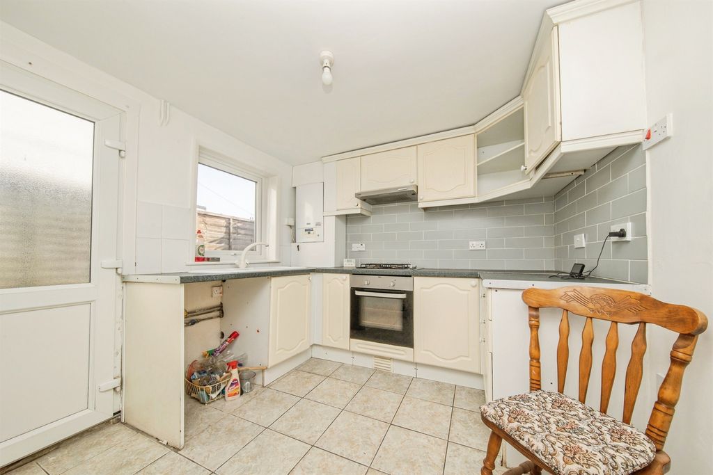 Property photo 3 of 11