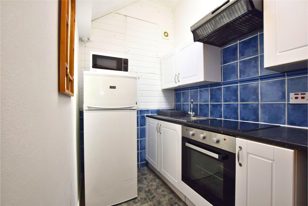 Property photo 3 of 7 Kitchen 2