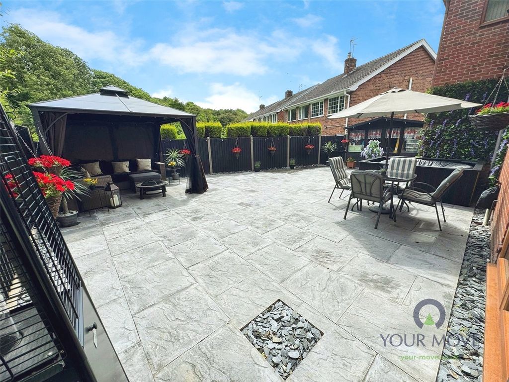 Property photo 2 of 18 Garden 3