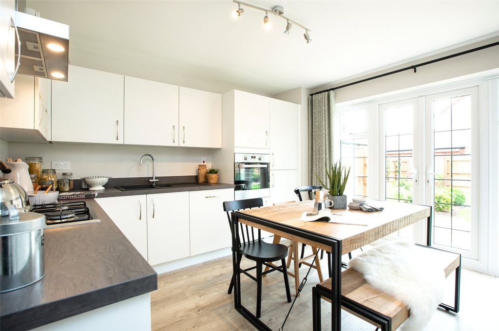 Property photo 3 of 9 Kitchen/Dining