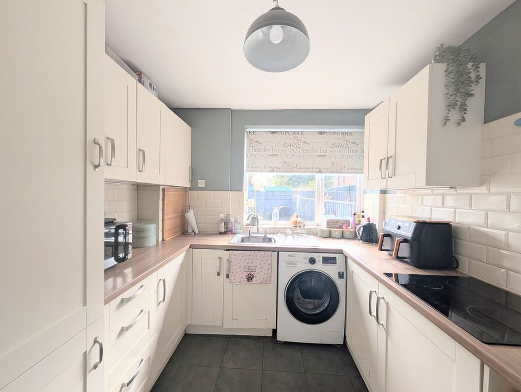 Property photo 3 of 14 Kitchen
