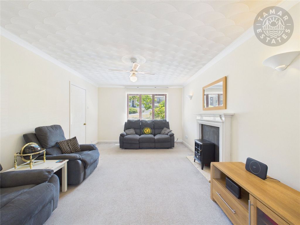 Property photo 2 of 12 Sitting Room