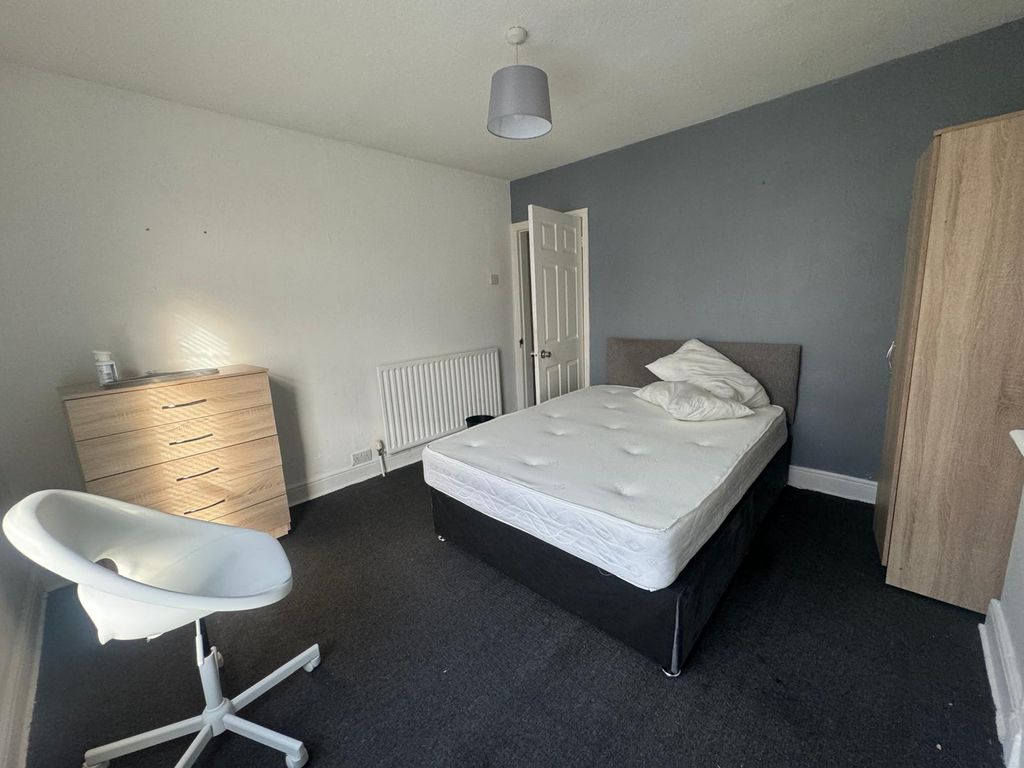 Property photo 3 of 9 Photo 2