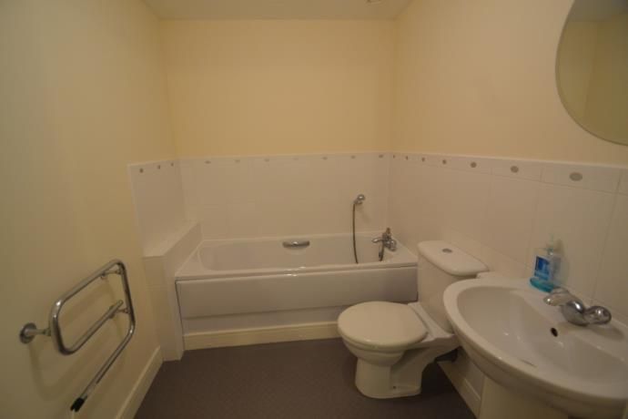 Property photo 3 of 5 Bathroom.Jpg