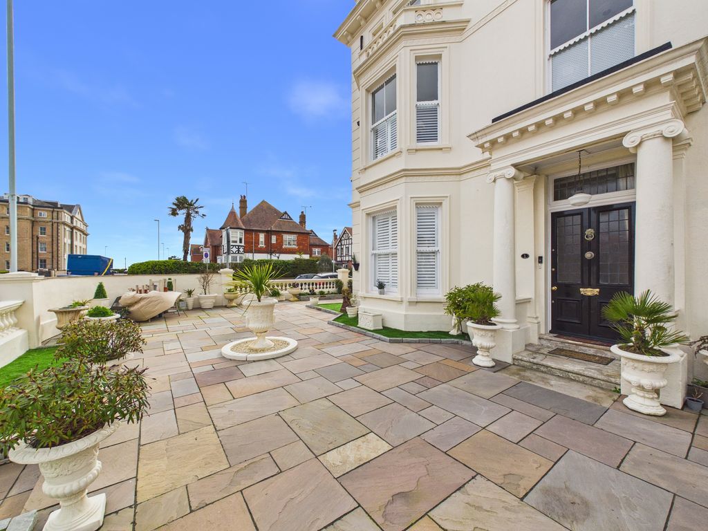 Property photo 1 of 13 Cam03519G0-Pr0491-Still017