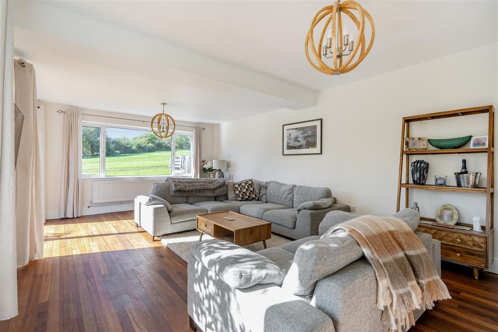 Property photo 3 of 30 1356800-7-68d12Bdbf2257.Jpg