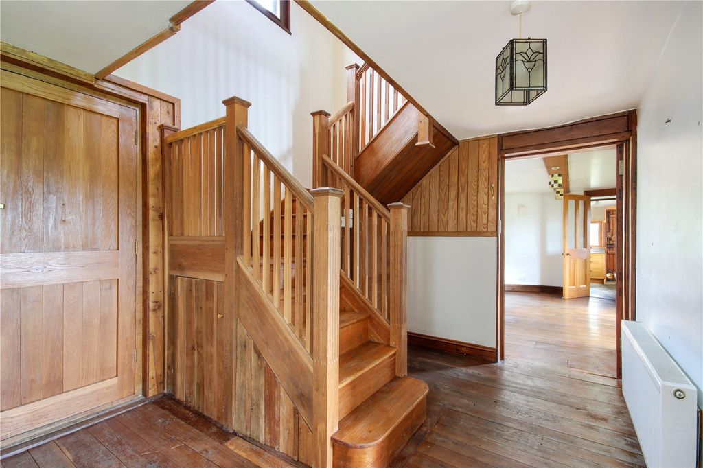 Property photo 3 of 7 Entrance Hall