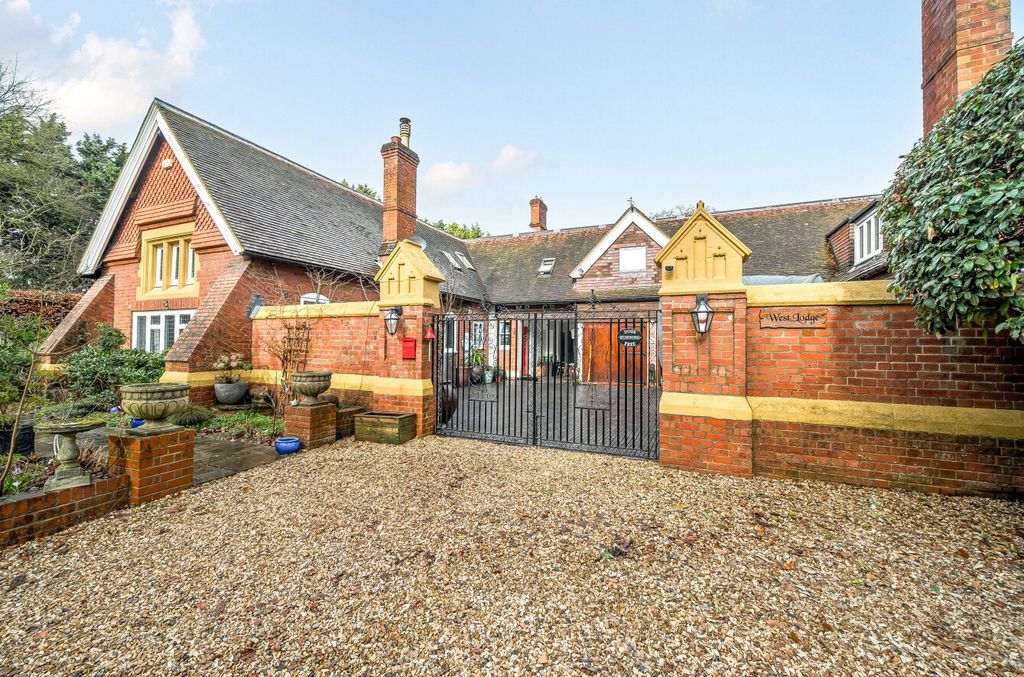 Property photo 2 of 36 1406338-8-6985De2...