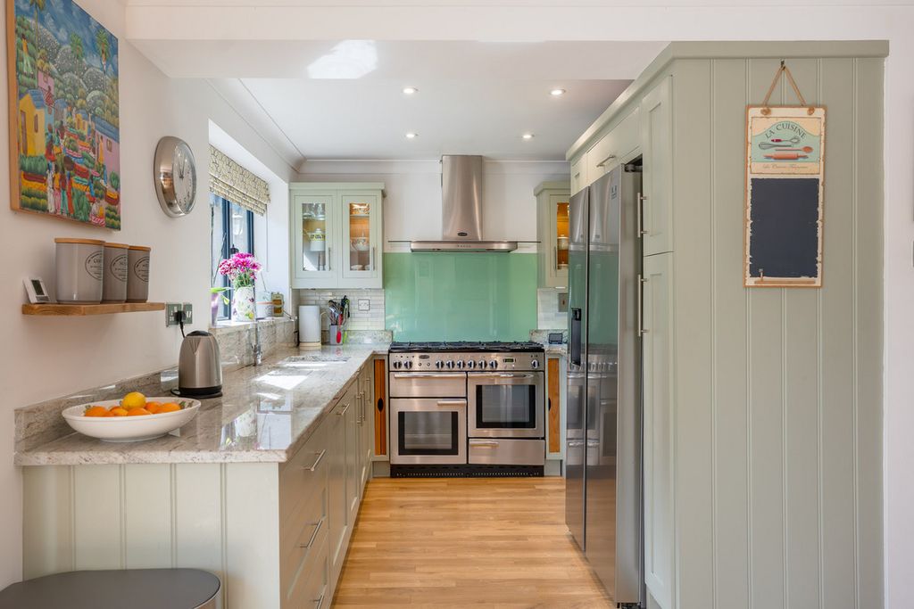 Property photo 3 of 24