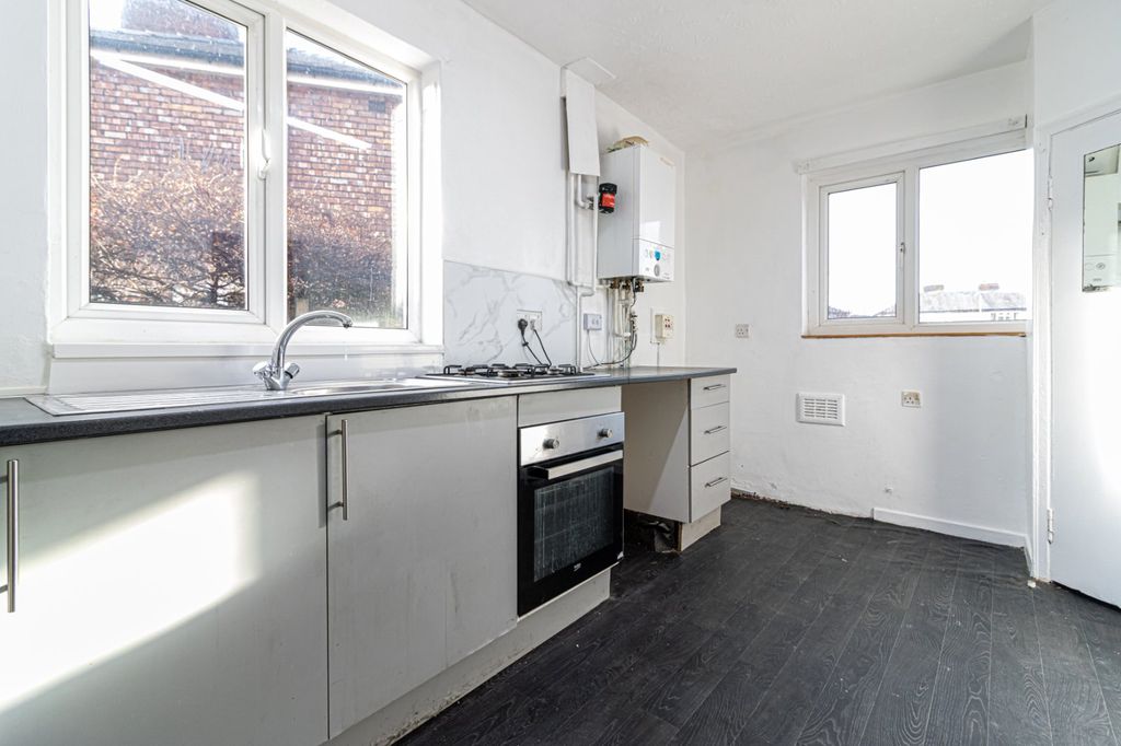 Property photo 3 of 8 Picture No. 11