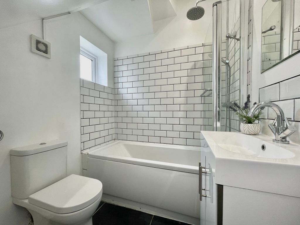 Property photo 3 of 8 Bathroom