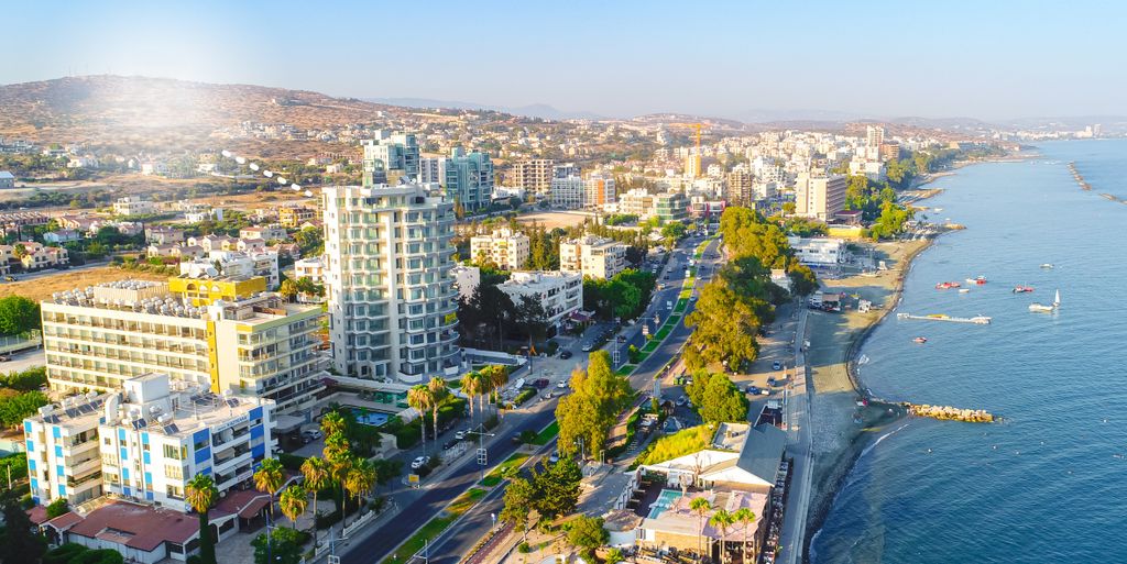 Property photo 2 of 28