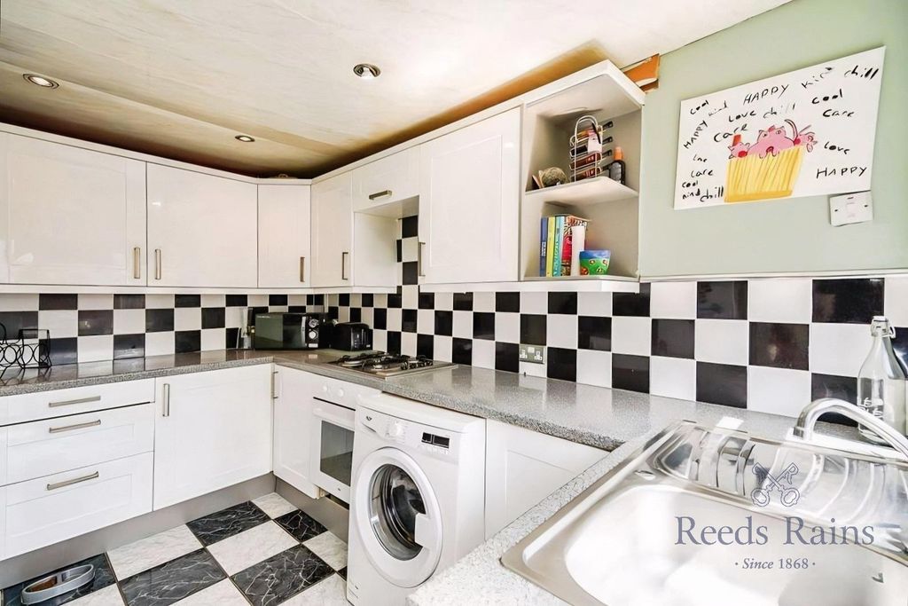 Property photo 3 of 16 Picture No. 11