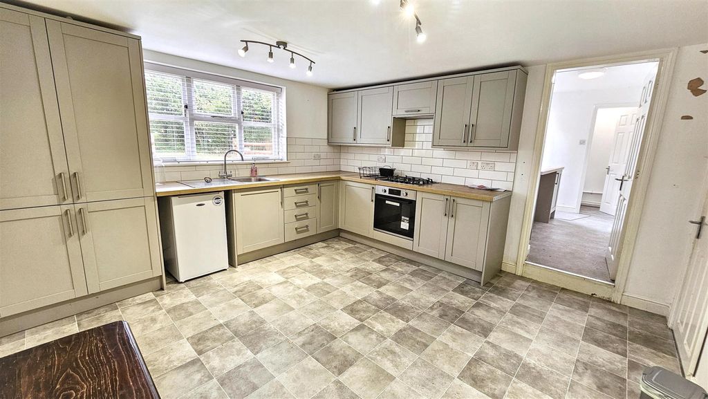 Property photo 3 of 16 1000093169.Jpg