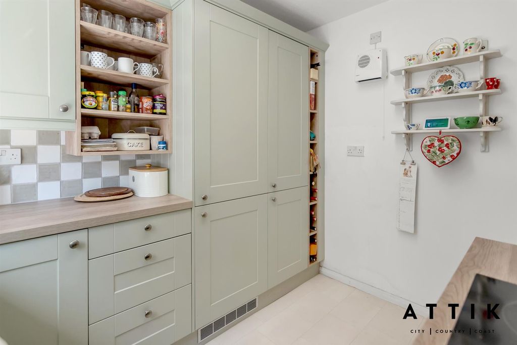 Additional image 19 of 2 bed flat for saleThe Limes, London Road, Halesworth IP19