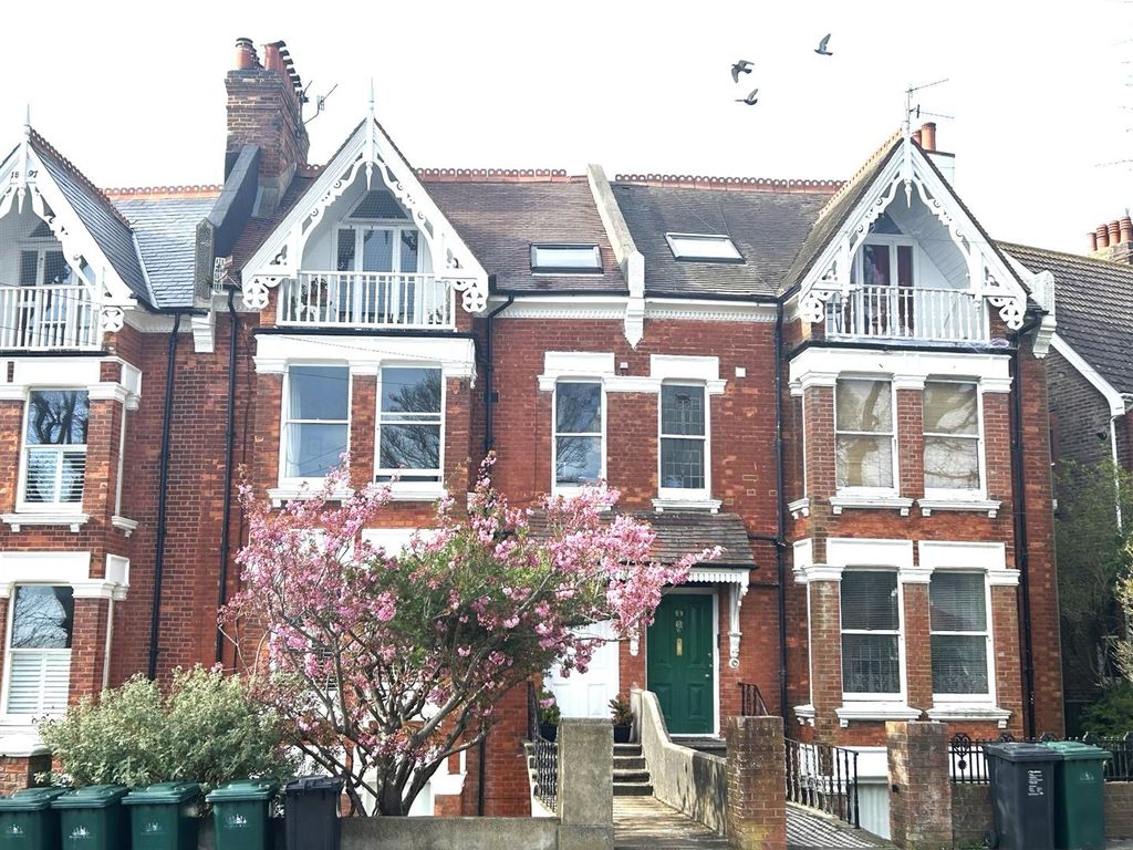 Property photo 1 of 10 Front